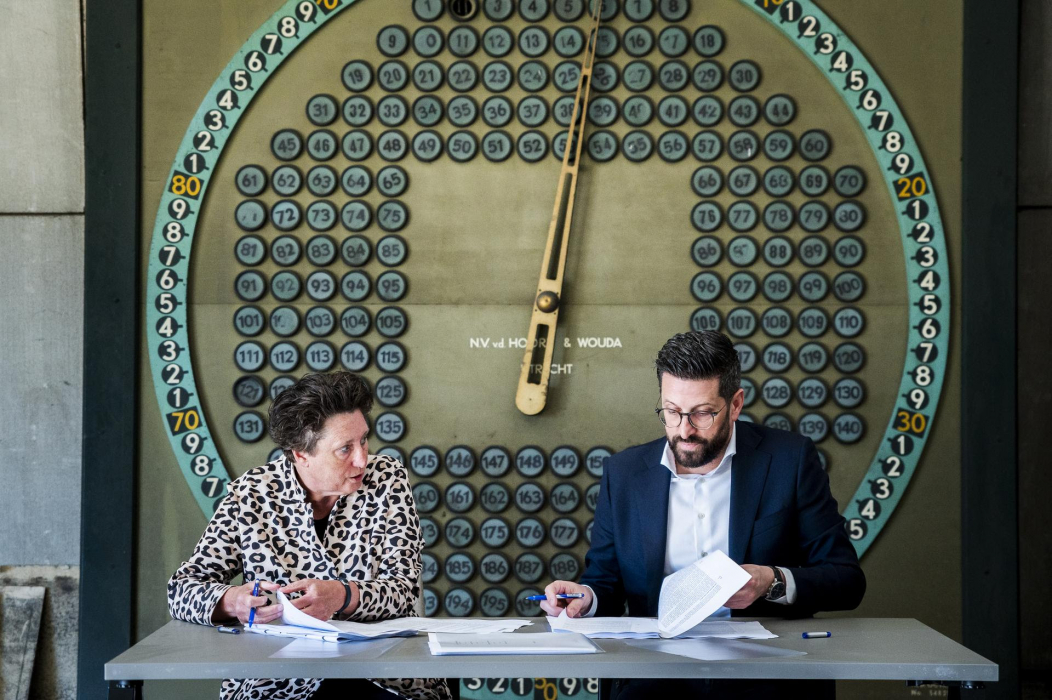 Handtekeningen voor eerste gebouw Veilingterrein Venlo gezet