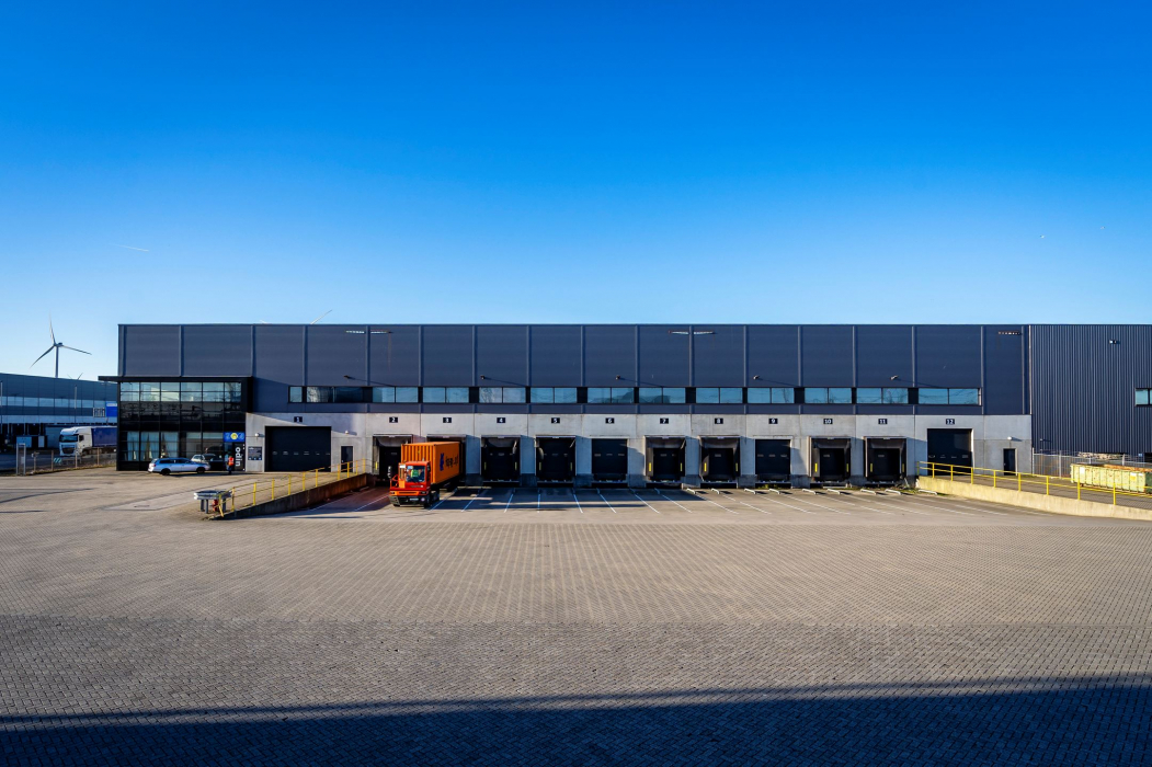 Distributiecentrum aan de Makassarstraat in Rotterdam Maasvlakte