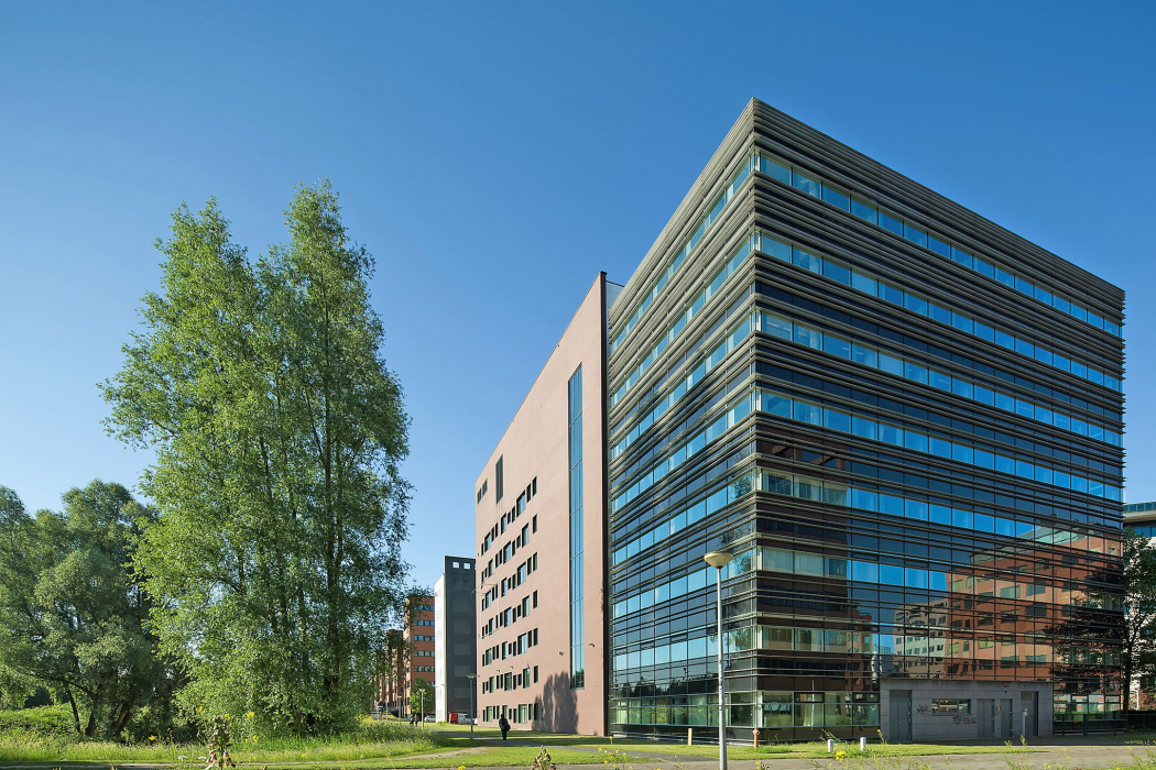 Kantoorgebouw Vogelstruys gelegen aan de Hullenbergweg 278-308 te Amsterdam