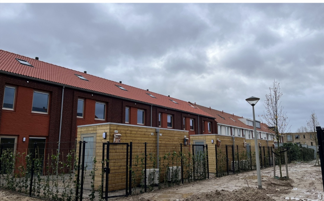 De duurzame woningen aan de Zwanebloemlaan in Malburgen