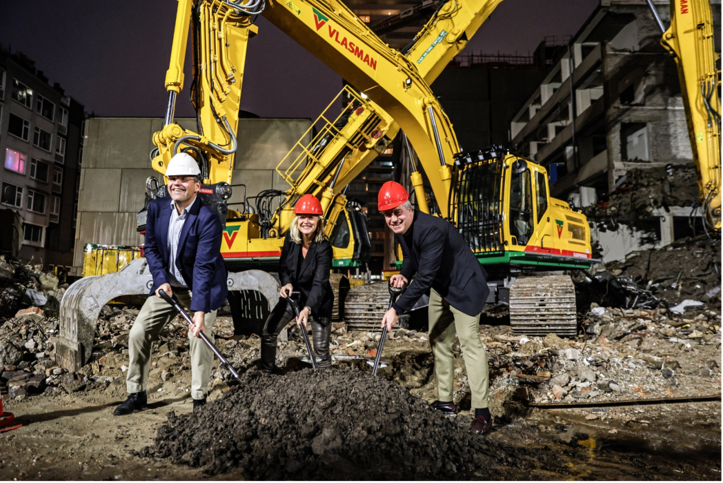 V.l.n.r: Herman Jan Faber (Redevco), Wethouder Chantal Zeegers (Gemeente Rotterdam) en Nanne de Ru (RED Company)