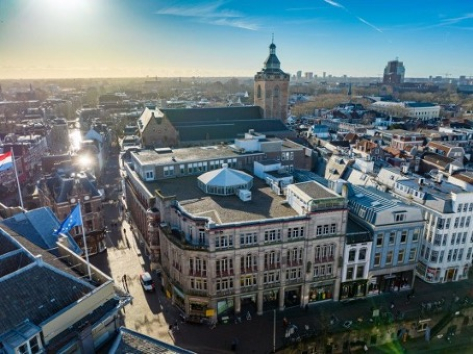 Magazijn De Zon aan de Oudegracht 167 in Utrecht