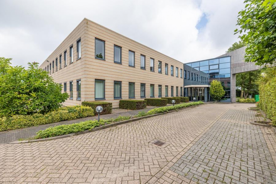Kantoorpand aan de Regulierenring 18 in Bunnik