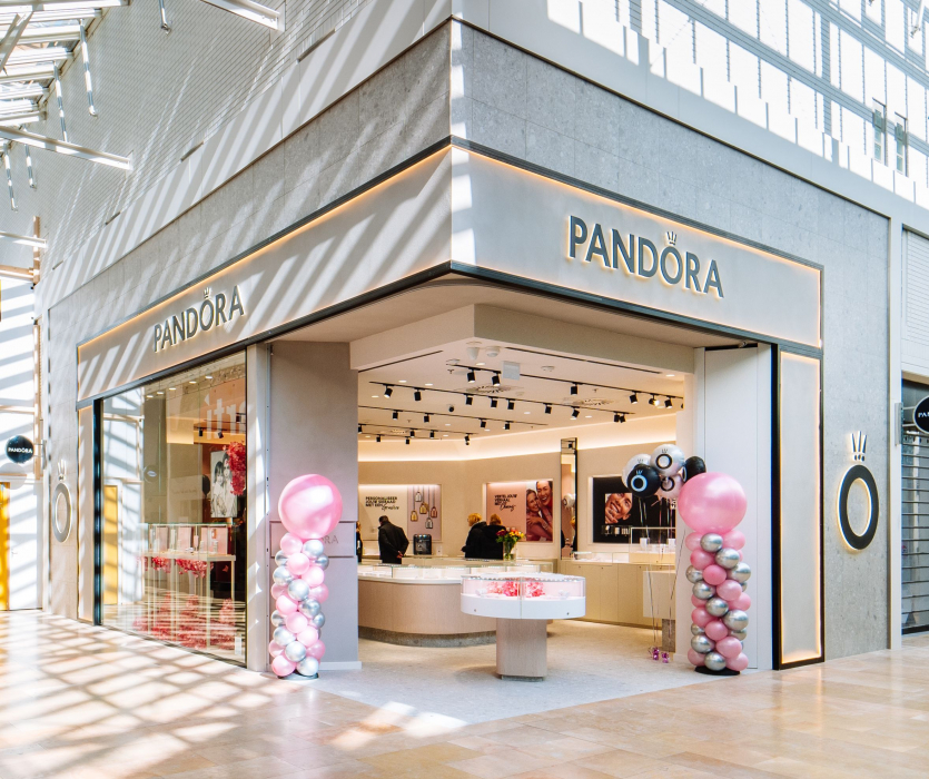 De winkel van Pandora aan Binnenhof 6 in Amstelveen