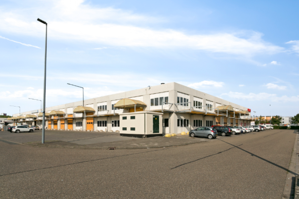 Bedrijfsruimte aan de Linge 29 in Den Haag