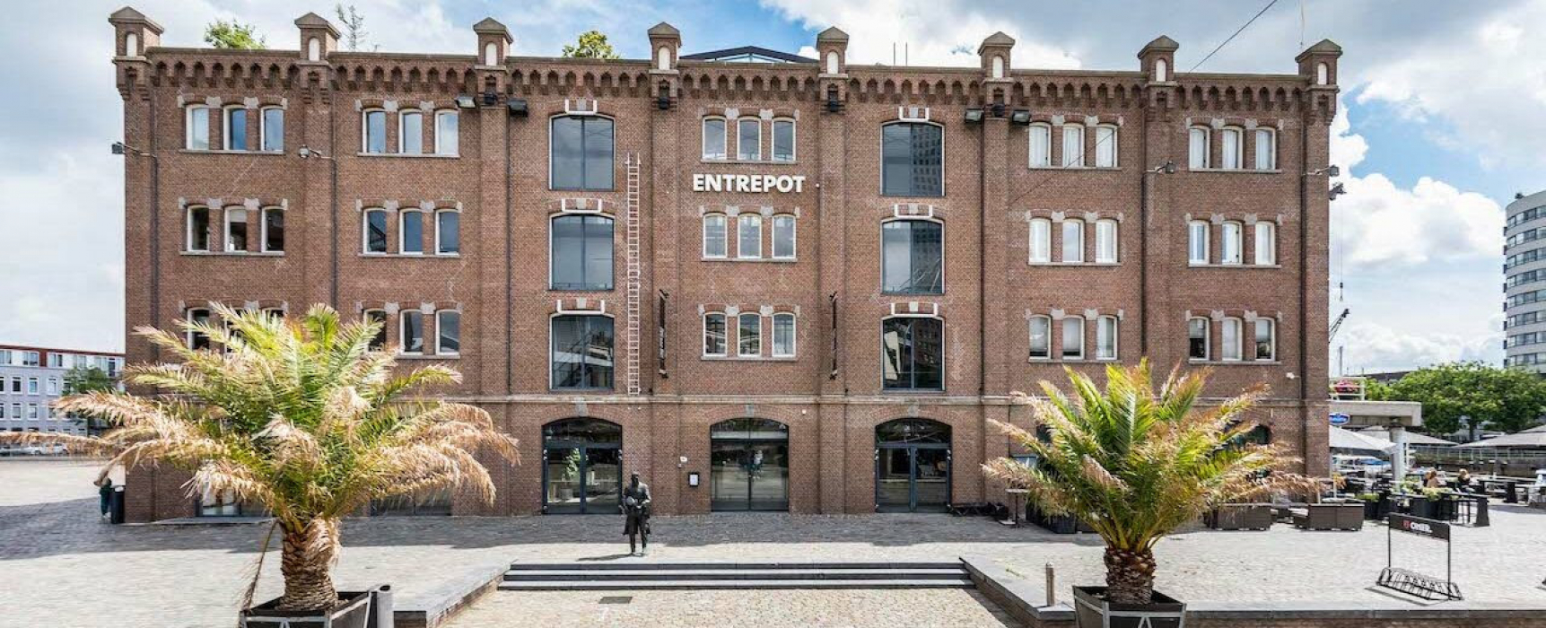 Entrepotgebouw ‘De Vijf Werelddelen’ op de Kop van Zuid in Rotterdam
