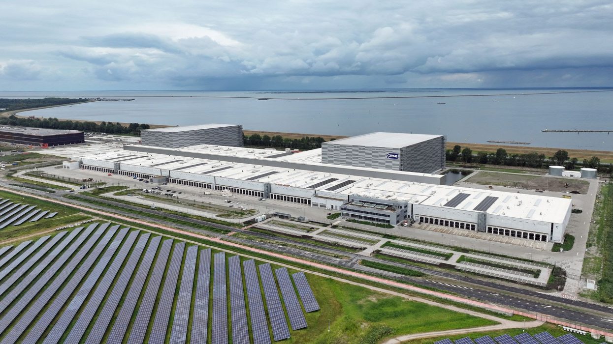 Het nieuwe distributiecentrum van JYSK in Lelystad vanuit de lucht. | ©JYSK