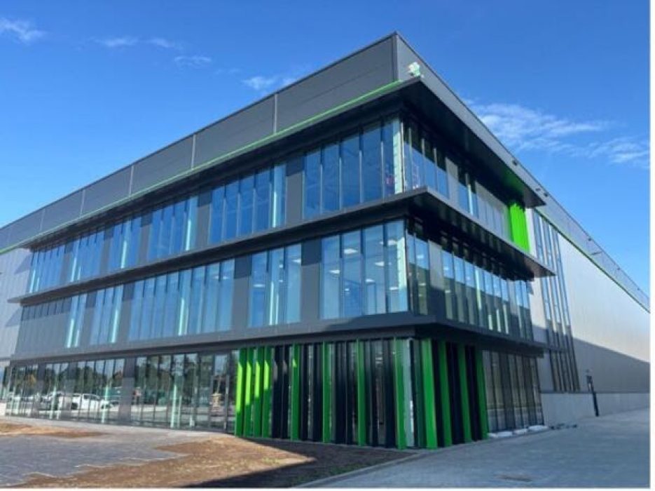 Het nieuwe distributiecentrum aan de Ambachtstraat 40-42 in Venray